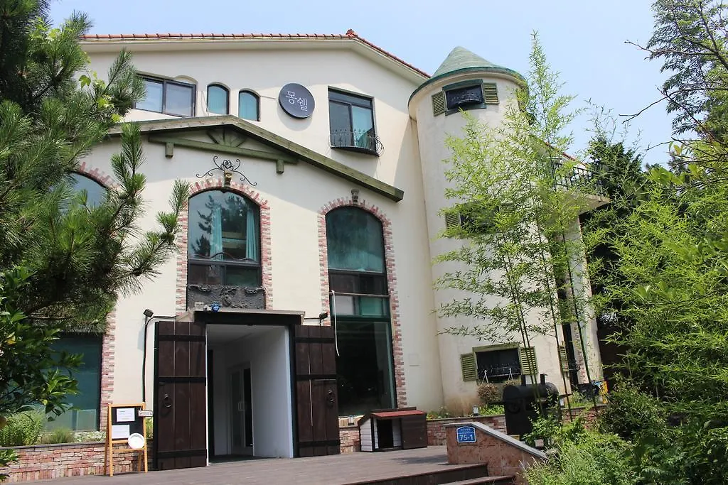 Hallasan Moncher Guesthouse Jeju