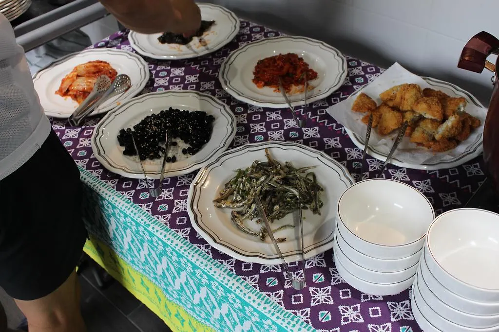 Hallasan Moncher Guesthouse Jeju 2*,