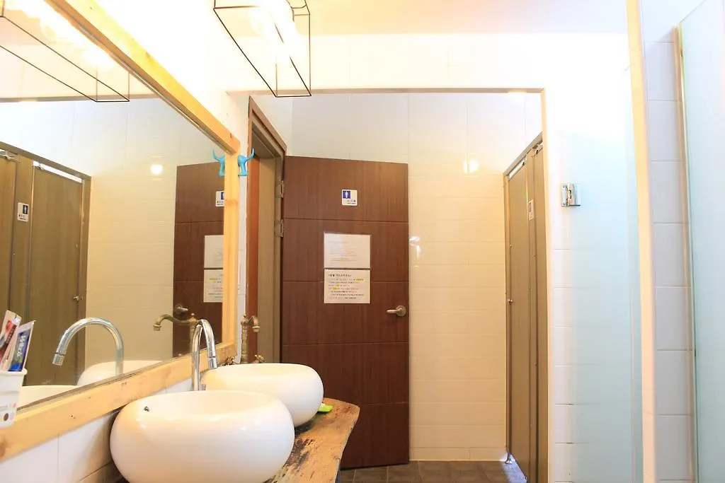 Hallasan Moncher Guesthouse Jeju 2*,
