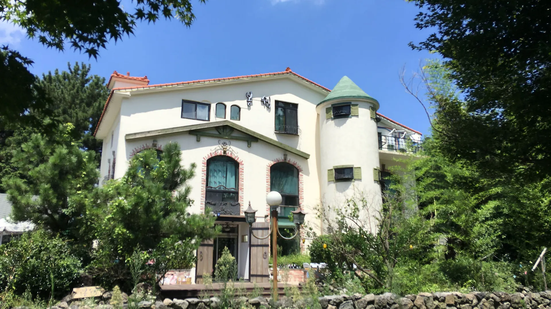 Hallasan Moncher Guesthouse Jeju 2*,  South Korea